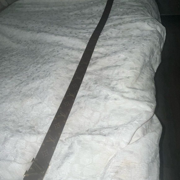 Louis Vuitton 40MM Reversible Belt!! - Picture 7 of 8